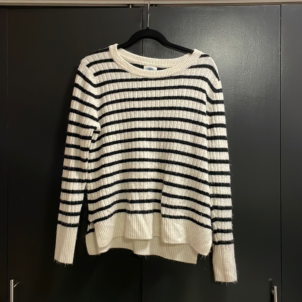 Old Navy Black and White Striped Sweater Size L